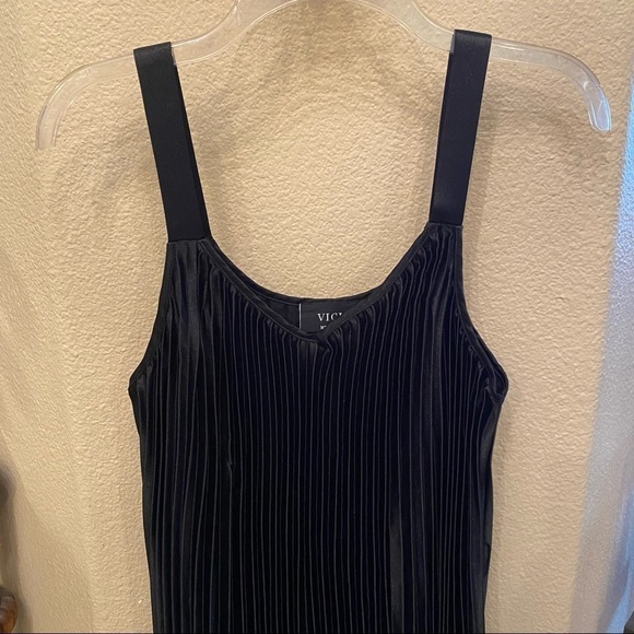 VICI Black Pleated Long Dress Size Medium - Picture 2 of 8